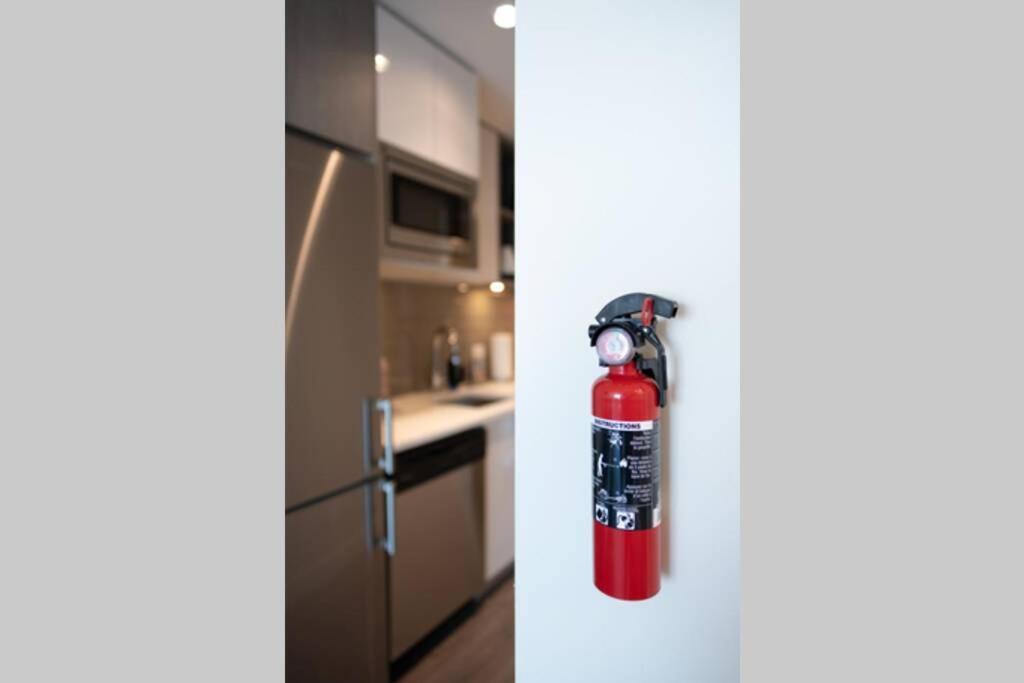 Clean 4Th Floor 1 Bedroom Apt In Old Town China Town Victoria Bagian luar foto