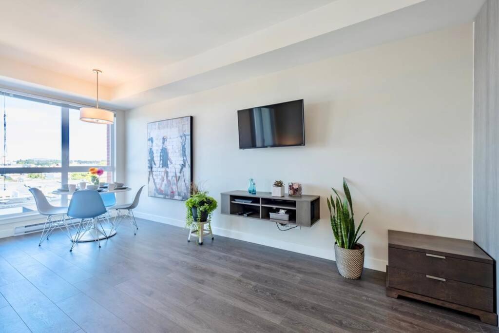 Clean 4Th Floor 1 Bedroom Apt In Old Town China Town Victoria Bagian luar foto