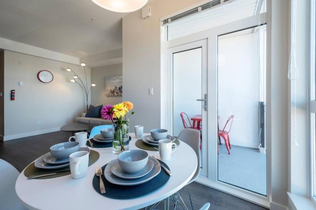 Clean 4Th Floor 1 Bedroom Apt In Old Town China Town Victoria Bagian luar foto