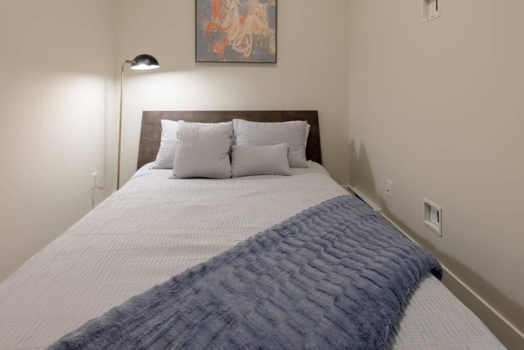 Clean 4Th Floor 1 Bedroom Apt In Old Town China Town Victoria Bagian luar foto