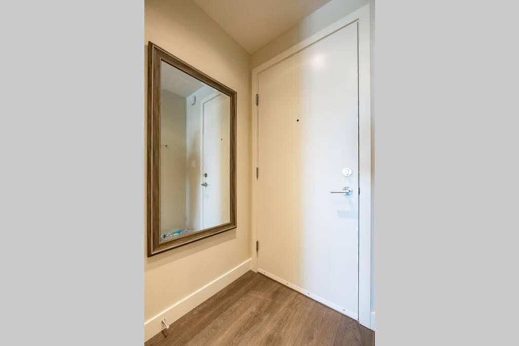 Clean 4Th Floor 1 Bedroom Apt In Old Town China Town Victoria Bagian luar foto